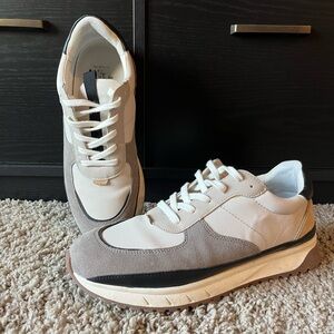 Madewell Kickoff Sneaker. Great condition. Only worn a few times. Size 10.